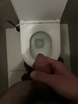 Snapshot of hugehairycock_98 chatting on October 31, 2025, 6:04 pm hugehairycock 98 online show from October 31, 2025, 6:04 pm