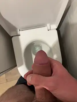 Snapshot of hugehairycock_98 chatting on November 30, 2025, 10:32 pm hugehairycock 98 online show from November 30, 2025, 10:32 pm