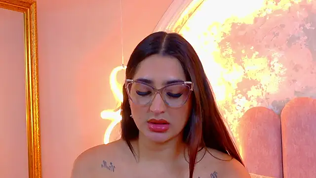 Snapshot of JasmineRhodes chatting on June 3, 2026, 2:33 pm JasmineRhodes online show from June 3, 2026, 2:33 pm