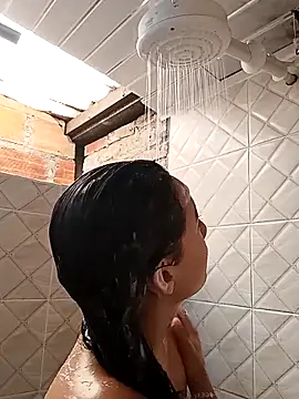 Arii collins1 online show from December 5, 2025, 5:11 pm