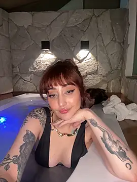 Snapshot of Bella_Wilde chatting on May 15, 2026, 5:16 am Bella Wilde online show from May 15, 2026, 5:16 am