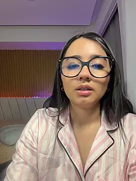 Snapshot of Michelle_Zoe chatting on May 16, 2026, 1:59 am Michelle Zoe online show from May 16, 2026, 1:59 am