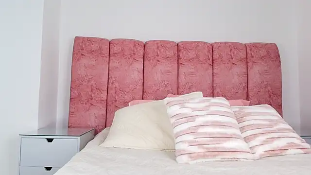 Snapshot of emmacurvy chatting on November 20, 2025, 3:07 am emmacurvy online show from November 20, 2025, 3:07 am