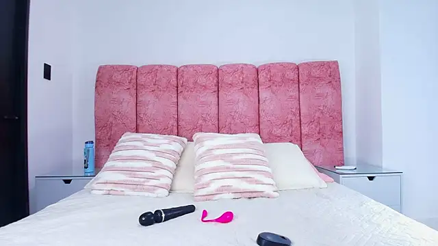 Snapshot of emmacurvy chatting on November 27, 2025, 3:18 am emmacurvy online show from November 27, 2025, 3:18 am