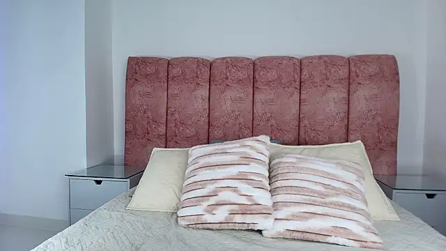 Snapshot of emmacurvy chatting on November 25, 2025, 3:07 am emmacurvy online show from November 25, 2025, 3:07 am