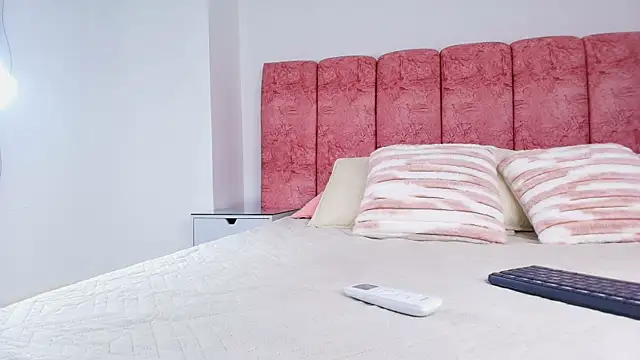 Snapshot of emmacurvy chatting on November 29, 2025, 3:06 am emmacurvy online show from November 29, 2025, 3:06 am