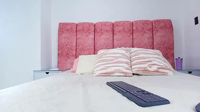 Snapshot of emmacurvy chatting on December 3, 2025, 3:07 am emmacurvy online show from December 3, 2025, 3:07 am