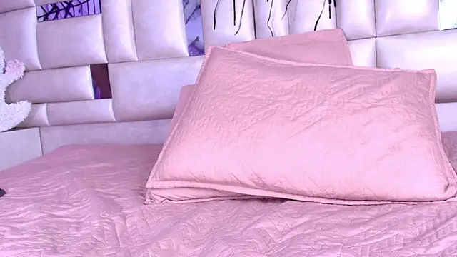 Snapshot of emmacurvy chatting on October 23, 2025, 3:05 am emmacurvy online show from October 23, 2025, 3:05 am