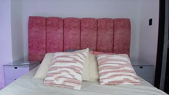 Snapshot of emmacurvy chatting on November 22, 2025, 3:05 am emmacurvy online show from November 22, 2025, 3:05 am