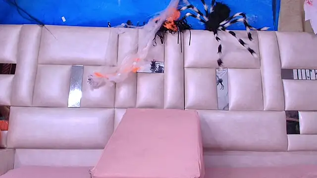 Snapshot of emmacurvy chatting on October 30, 2025, 3:05 am emmacurvy online show from October 30, 2025, 3:05 am