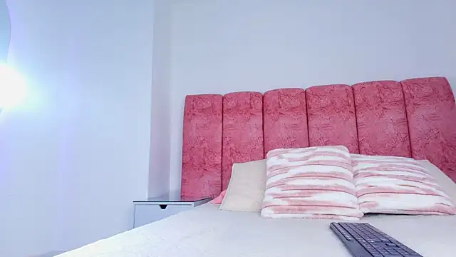 Snapshot of emmacurvy chatting on December 4, 2025, 3:05 am emmacurvy online show from December 4, 2025, 3:05 am