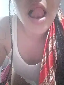Michellematto online show from October 3, 2025, 9:27 pm