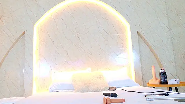 AbrilPeach online show from March 15, 2026, 4:52 am