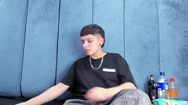 Megan Thompson  online show from March 20, 2026, 2:12 am