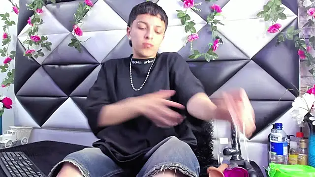 Snapshot of Megan_Thompson_ chatting on November 13, 2025, 2:04 am Megan Thompson online show from November 13, 2025, 2:04 am