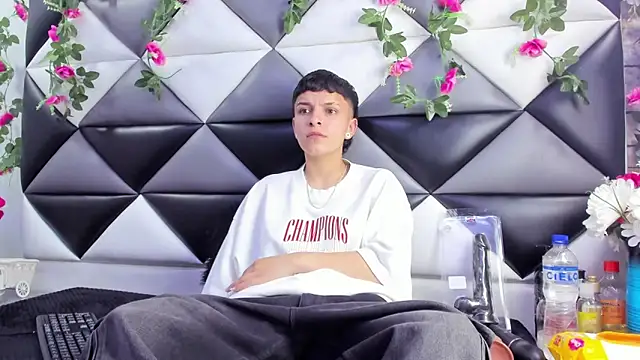 Snapshot of Megan_Thompson_ chatting on November 20, 2025, 2:34 am Megan Thompson online show from November 20, 2025, 2:34 am