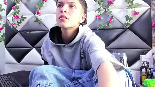 Snapshot of Megan_Thompson_ chatting on October 28, 2025, 2:12 am Megan Thompson online show from October 28, 2025, 2:12 am