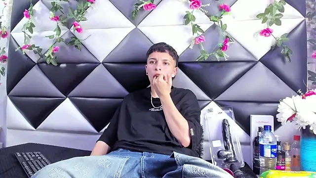 Snapshot of Megan_Thompson_ chatting on December 3, 2025, 2:34 am Megan Thompson online show from December 3, 2025, 2:34 am