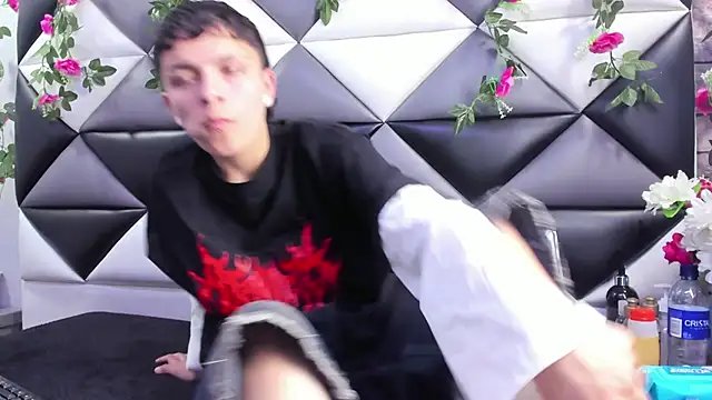 Snapshot of Megan_Thompson_ chatting on October 16, 2025, 1:58 am Megan Thompson online show from October 16, 2025, 1:58 am