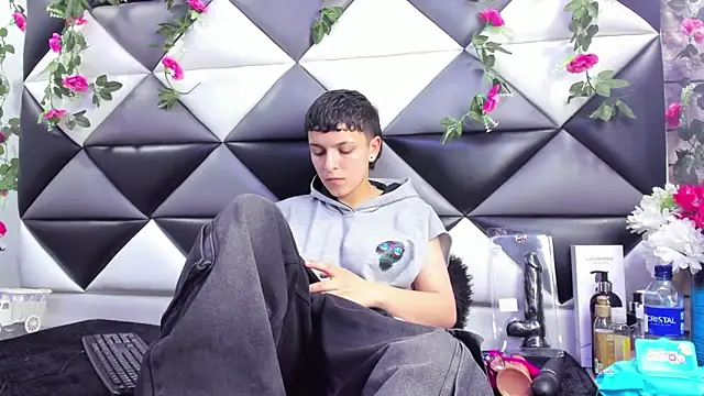 Snapshot of Megan_Thompson_ chatting on October 17, 2025, 2:15 am Megan Thompson online show from October 17, 2025, 2:15 am