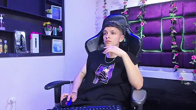 Snapshot of Megan_Thompson_ chatting on November 21, 2025, 2:32 am Megan Thompson online show from November 21, 2025, 2:32 am