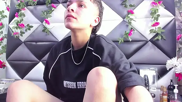 Snapshot of Megan_Thompson_ chatting on October 5, 2025, 2:13 am Megan Thompson online show from October 5, 2025, 2:13 am