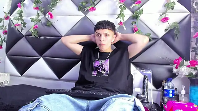 Megan Thompson  online show from December 17, 2025, 2:05 am