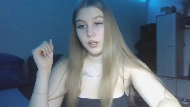 Snapshot of yourhoney_Lola_ chatting on October 17, 2025, 1:35 pm yourhoney Lola online show from October 17, 2025, 1:35 pm