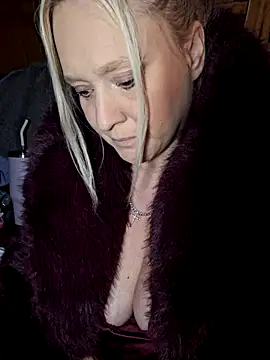 Bouncy-Bella28X online show from December 18, 2025, 2:10 pm