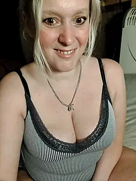 Bouncy-Bella28X online show from October 16, 2025, 9:45 pm