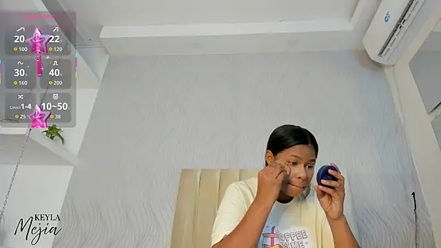 Snapshot of keyla_mejia chatting on May 17, 2026, 12:05 pm keyla mejia online show from May 17, 2026, 12:05 pm