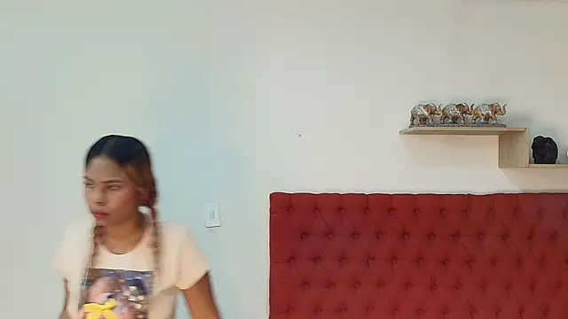 keyla mejia online show from October 31, 2025, 12:02 pm