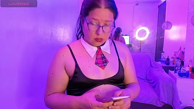 Snapshot of scarlett_widow_ chatting on May 12, 2026, 3:03 am scarlett widow online show from May 12, 2026, 3:03 am