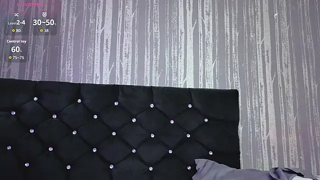 Alicee Moonn online show from August 5, 2026, 8:03 pm