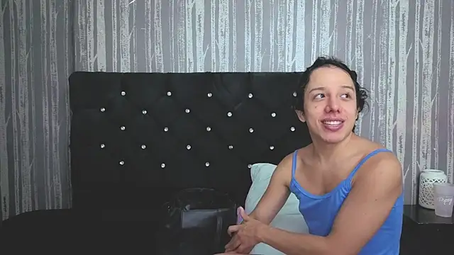 Alicee Moonn online show from July 19, 2026, 5:42 pm