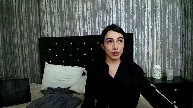 Alicee Moonn online show from May 6, 2026, 7:51 pm