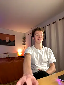 Snapshot of matteo_evans chatting on November 22, 2025, 3:05 am matteo evans online show from November 22, 2025, 3:05 am