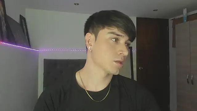 Snapshot of stevve_14 chatting on December 2, 2025, 11:17 pm stevve 14 online show from December 2, 2025, 11:17 pm