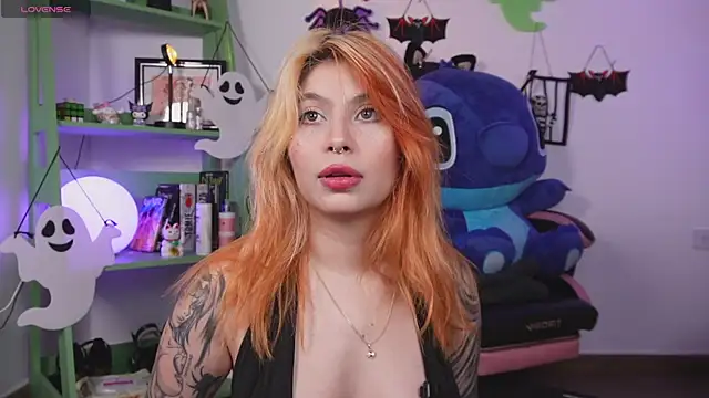 Snapshot of YunoRose_ chatting on November 2, 2025, 3:33 am YunoRose online show from November 2, 2025, 3:33 am