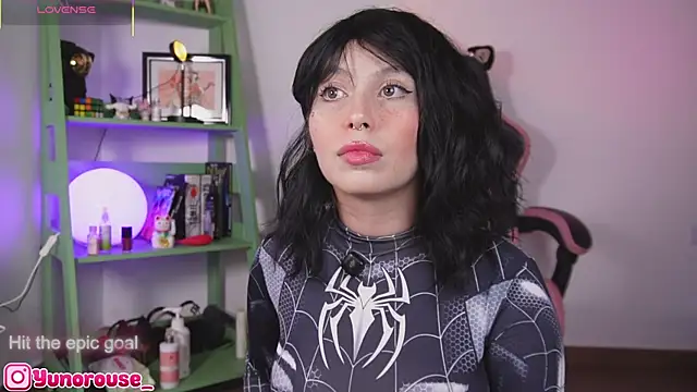 Snapshot of YunoRose_ chatting on October 28, 2025, 3:18 am YunoRose online show from October 28, 2025, 3:18 am