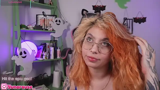 Snapshot of YunoRose_ chatting on November 6, 2025, 4:27 am YunoRose online show from November 6, 2025, 4:27 am