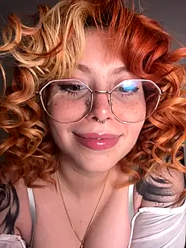 Snapshot of YunoRose_ chatting on October 20, 2025, 3:52 am YunoRose online show from October 20, 2025, 3:52 am