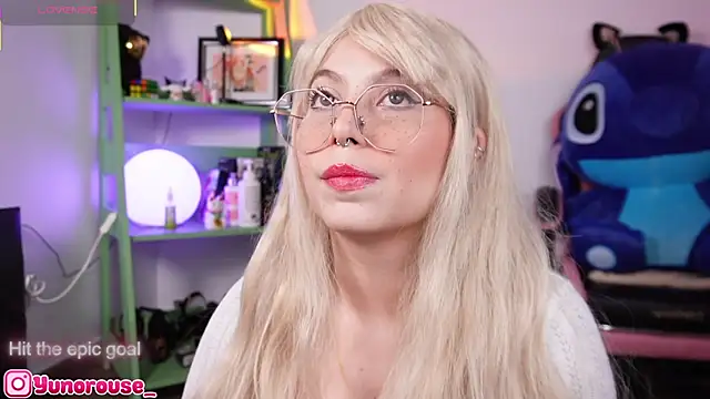 Snapshot of YunoRose_ chatting on October 21, 2025, 3:17 am YunoRose online show from October 21, 2025, 3:17 am