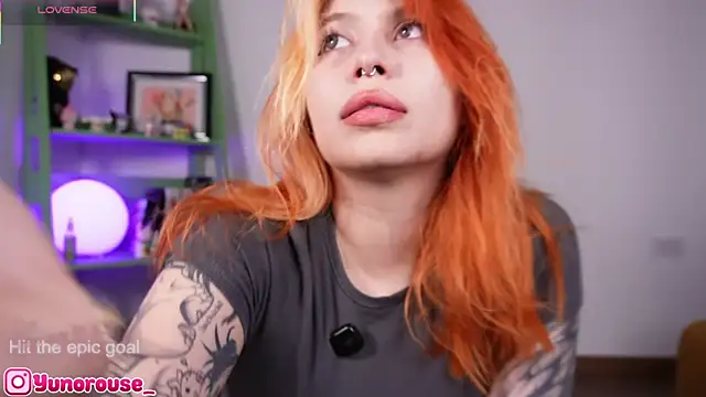 Snapshot of YunoRose_ chatting on October 10, 2025, 4:02 am YunoRose online show from October 10, 2025, 4:02 am