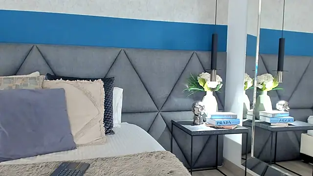 Snapshot of Mia_Roswell chatting on October 12, 2025, 8:10 pm Mia Roswell online show from October 12, 2025, 8:10 pm