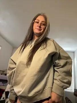 Alix Valentine online show from May 4, 2026, 9:39 pm