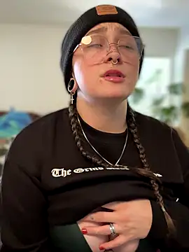 Alix Valentine online show from October 29, 2025, 7:46 pm