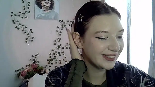 Snapshot of Lily_Ember chatting on October 16, 2025, 10:01 am Lily Ember online show from October 16, 2025, 10:01 am