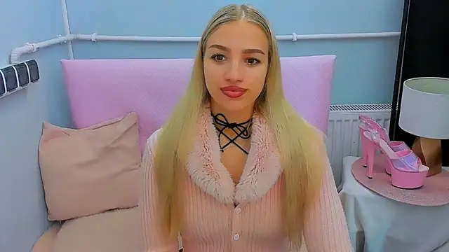 Snapshot of EvetteRose chatting on October 7, 2025, 3:35 pm EvetteRose online show from October 7, 2025, 3:35 pm