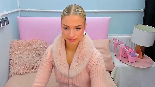 Snapshot of EvetteRose chatting on October 15, 2025, 3:20 pm EvetteRose online show from October 15, 2025, 3:20 pm